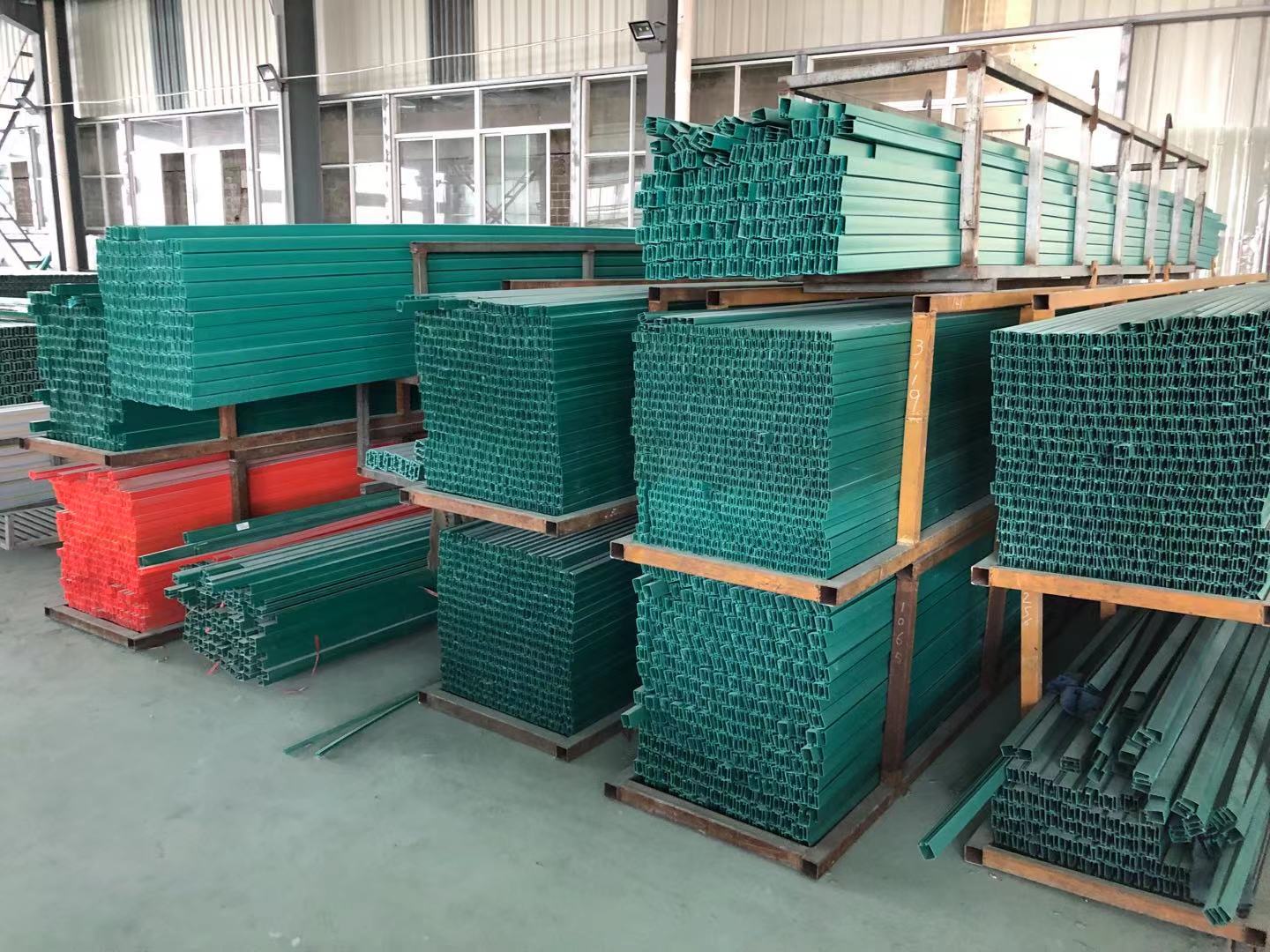 Crane conductor busbar