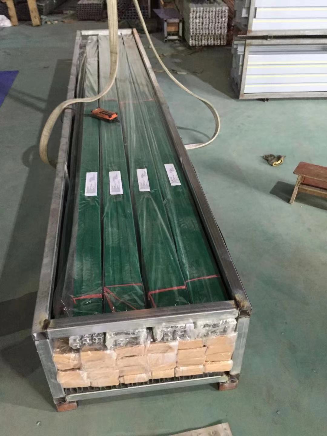 Crane conductor busbar