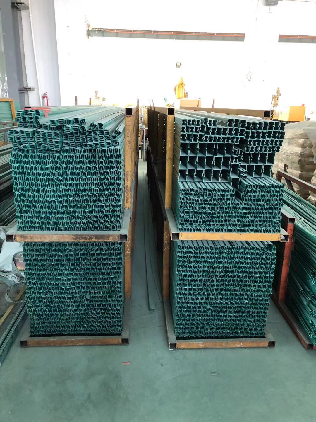 Crane conductor busbar
