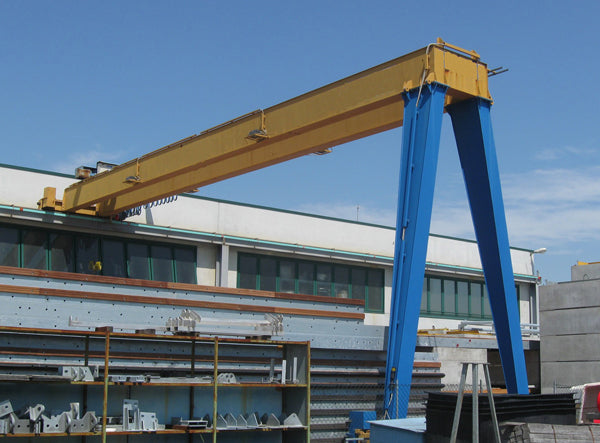 Single-beam semi-gantry crane